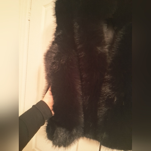 New Luxe Faux Fur Super Soft Black Vest - Picture 11 of 16